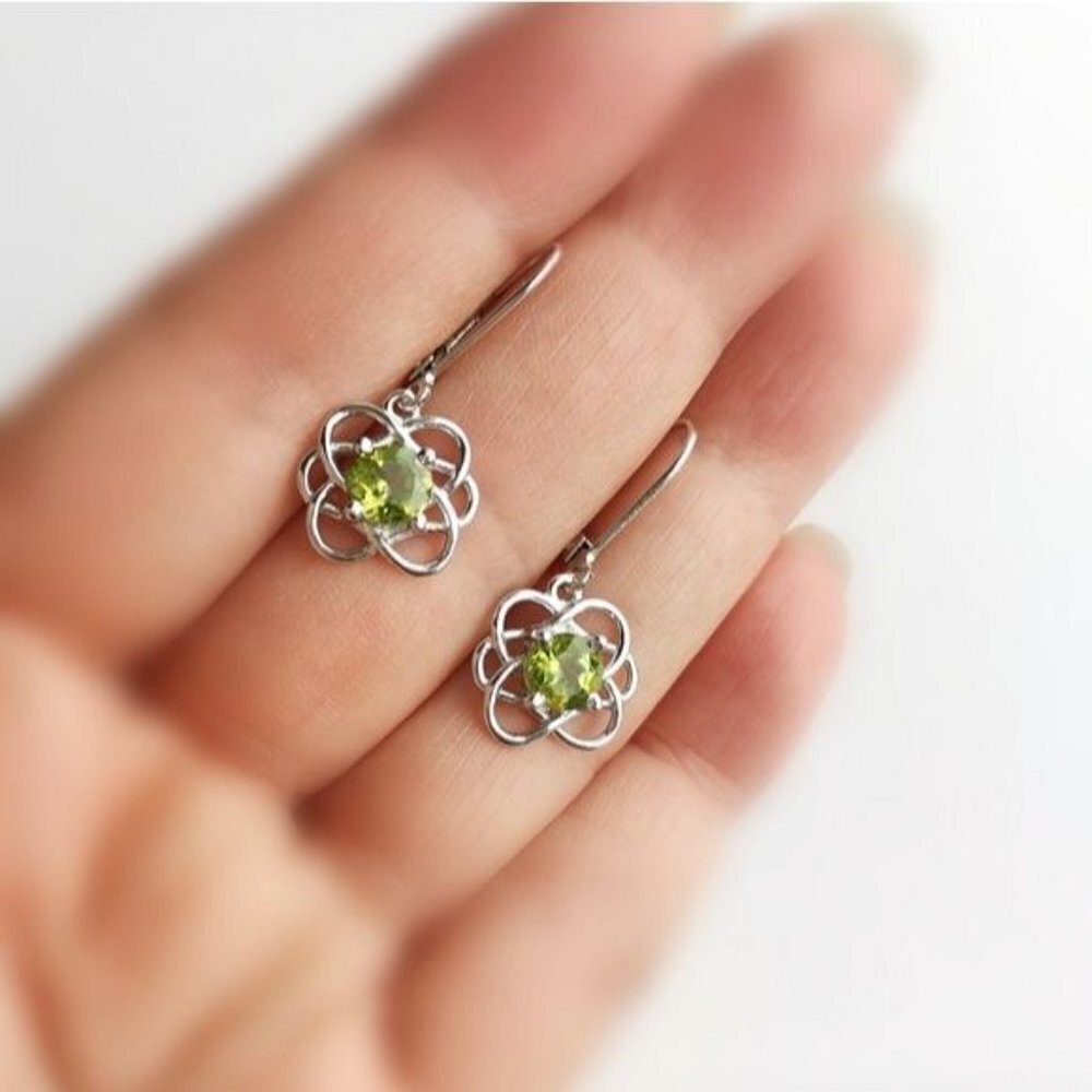 New Sterling silver Peridot modernist flower earrings lever back - Picture 5 of 7